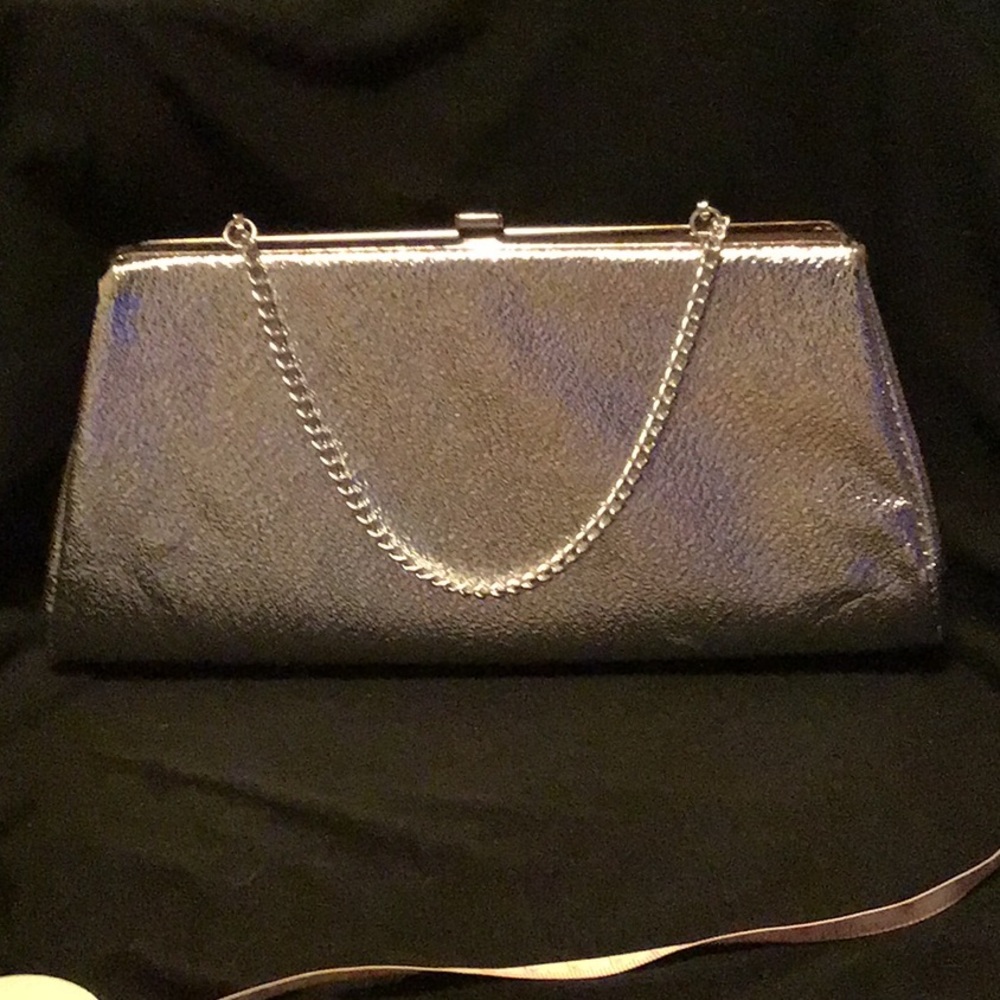 Vintage, silver metallic clutch bag w/chain handle